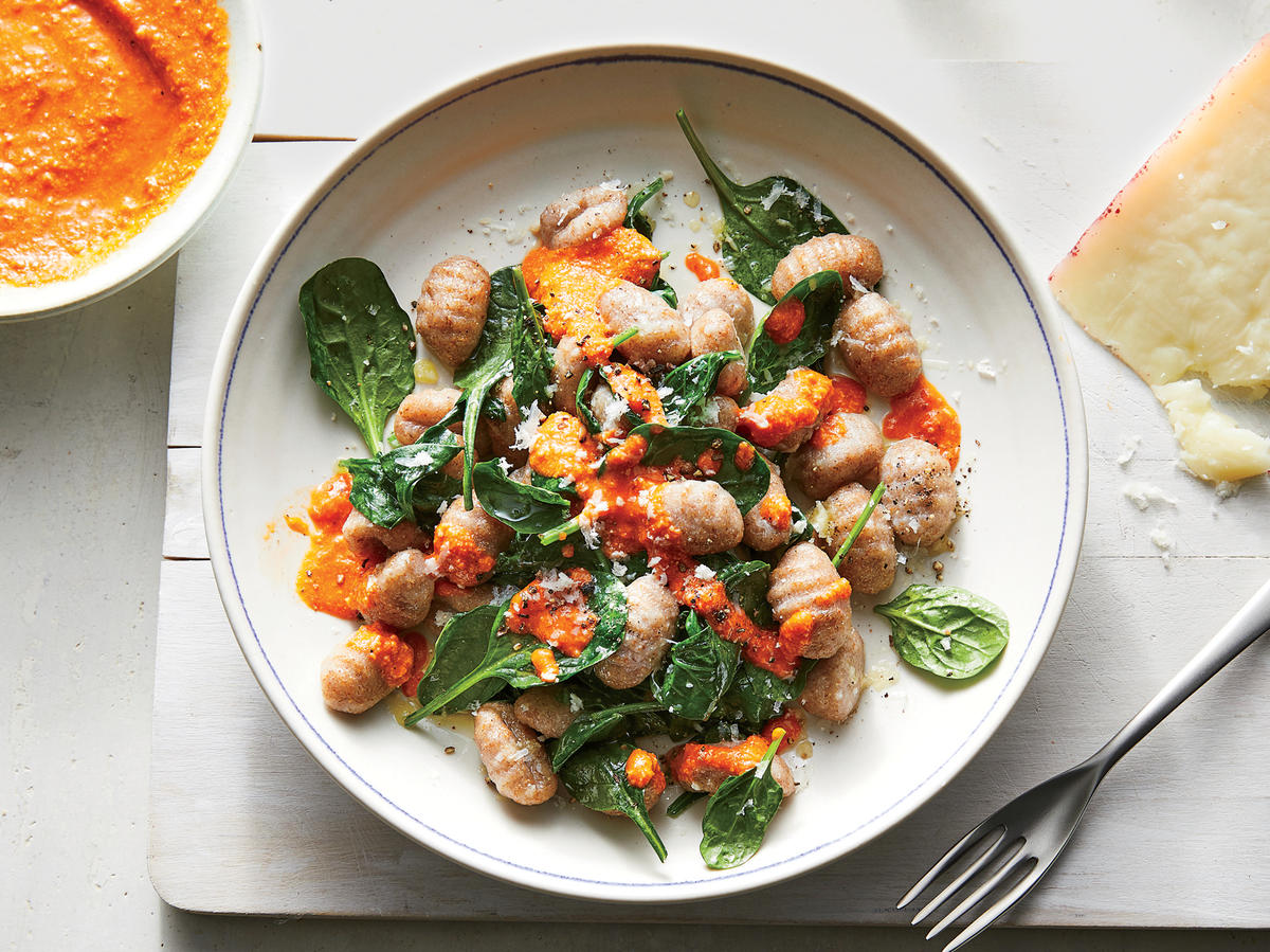 Gnocchi With Spinach and Pepper Sauce